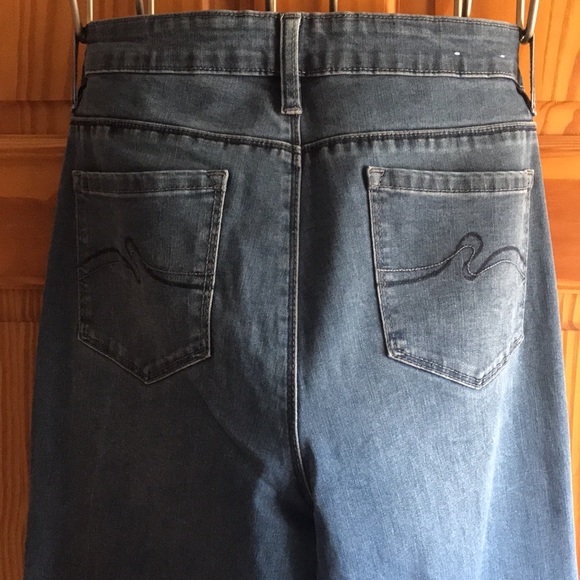 Jeans - Picture 3 of 4